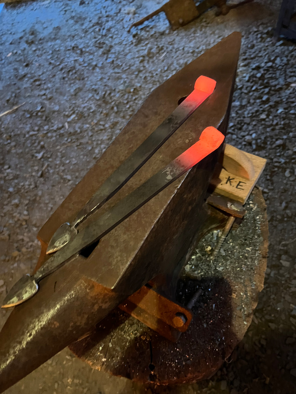 Tool chest hinges