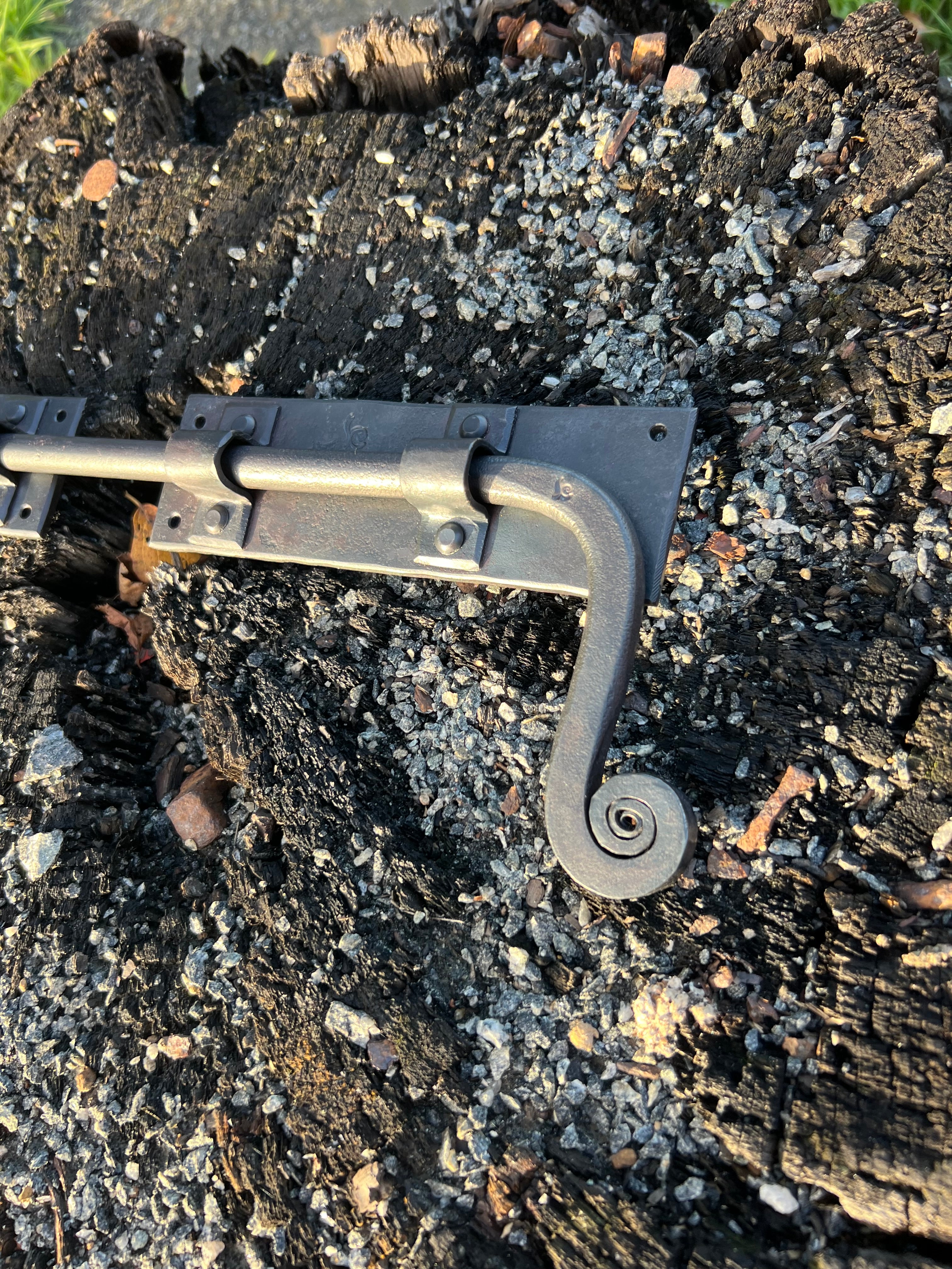 Bolt latch