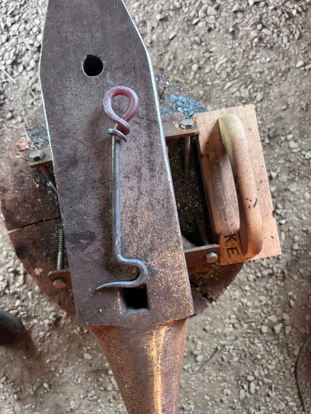 Hook and eye latch