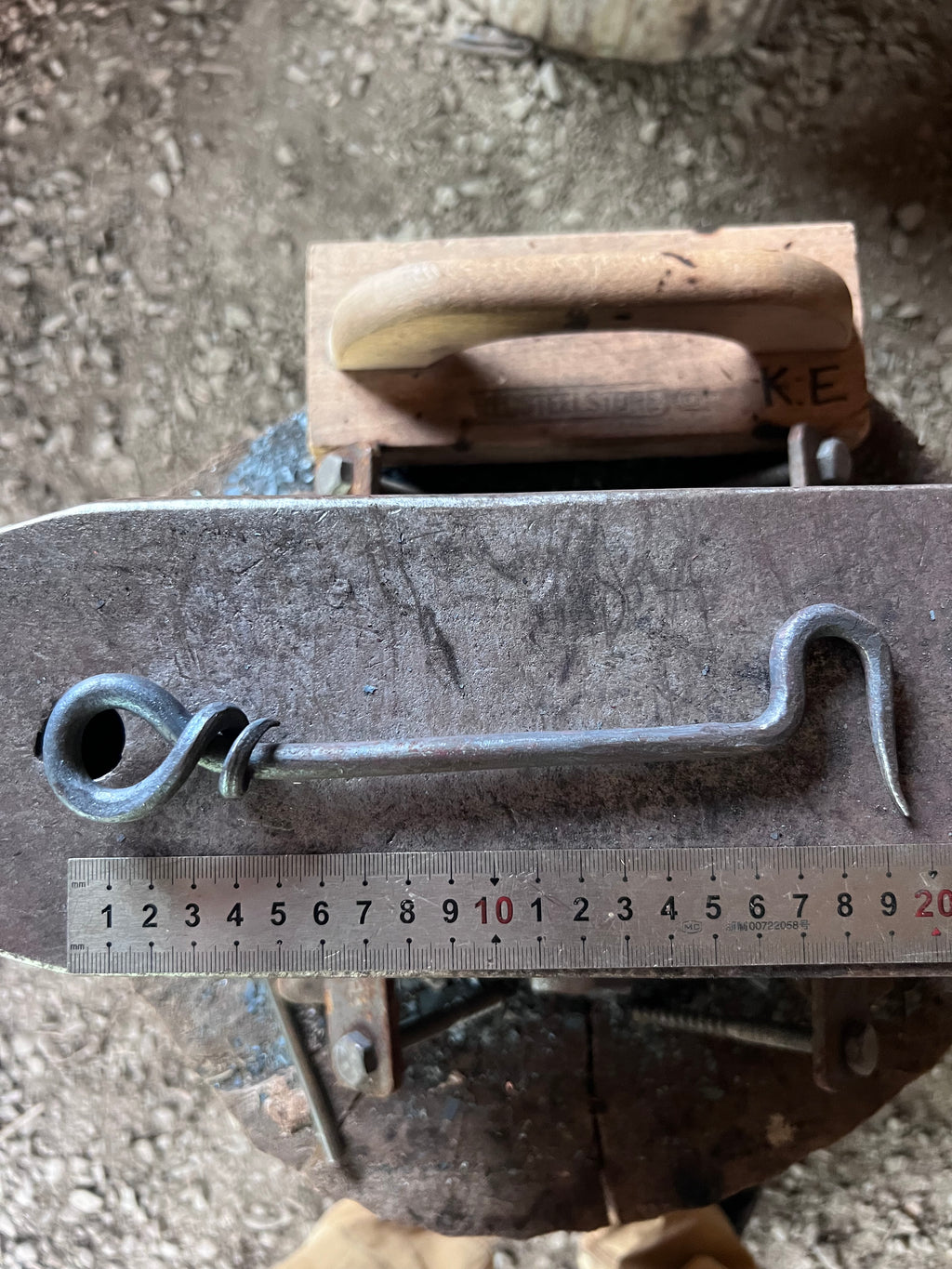 Hook and eye latch