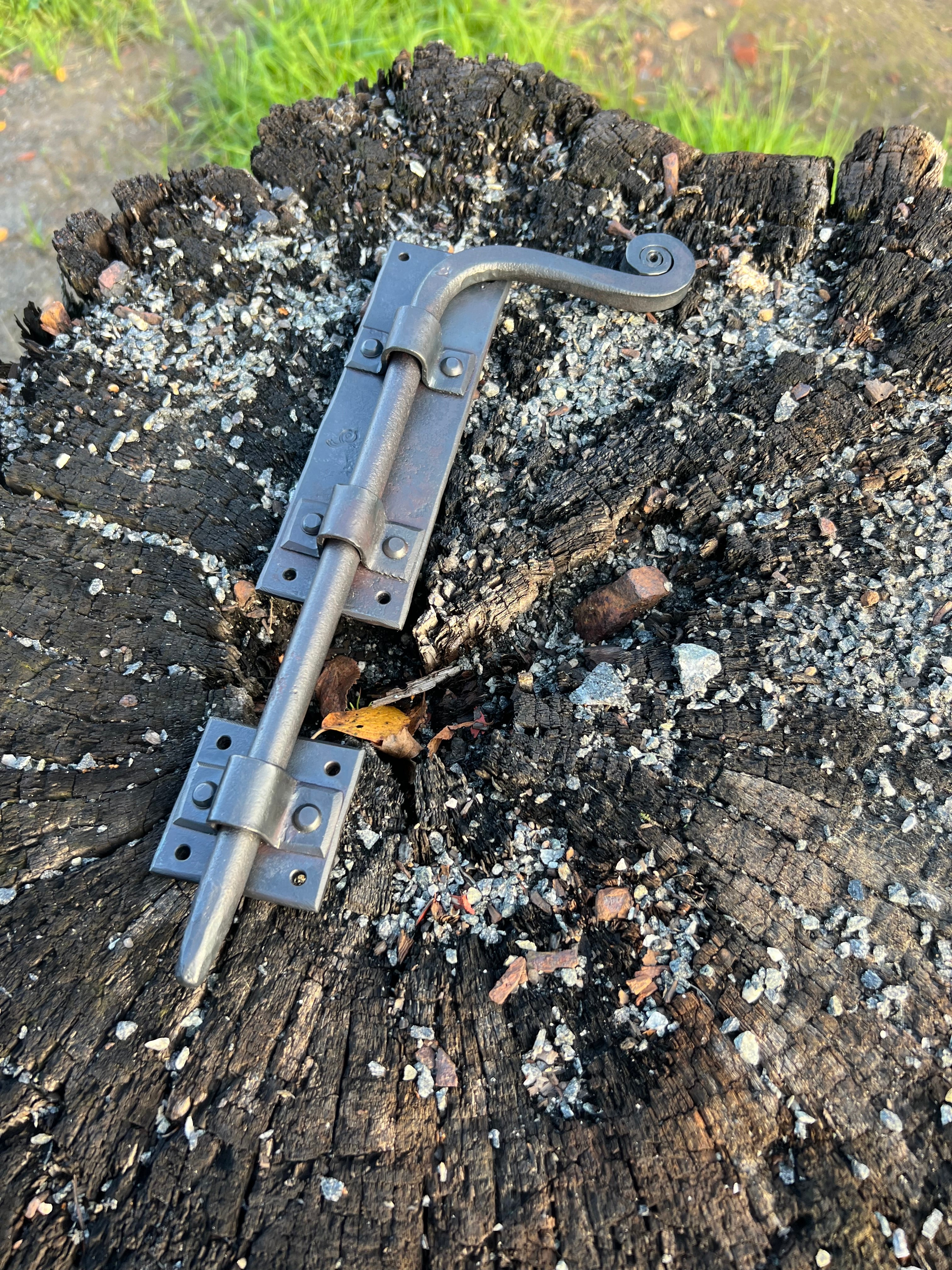 Bolt latch